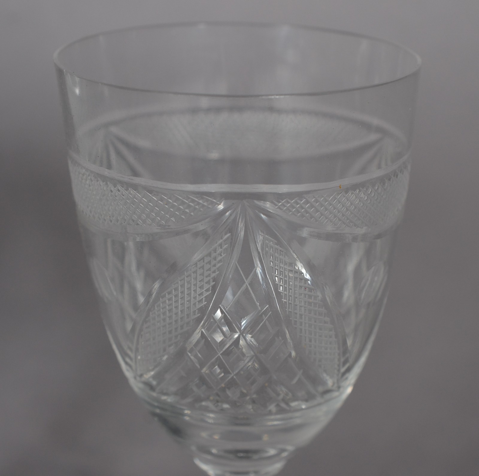 Serviço em cristal lapidado composto de: 6 taças para água, 6 taças... - foto 5 de 8