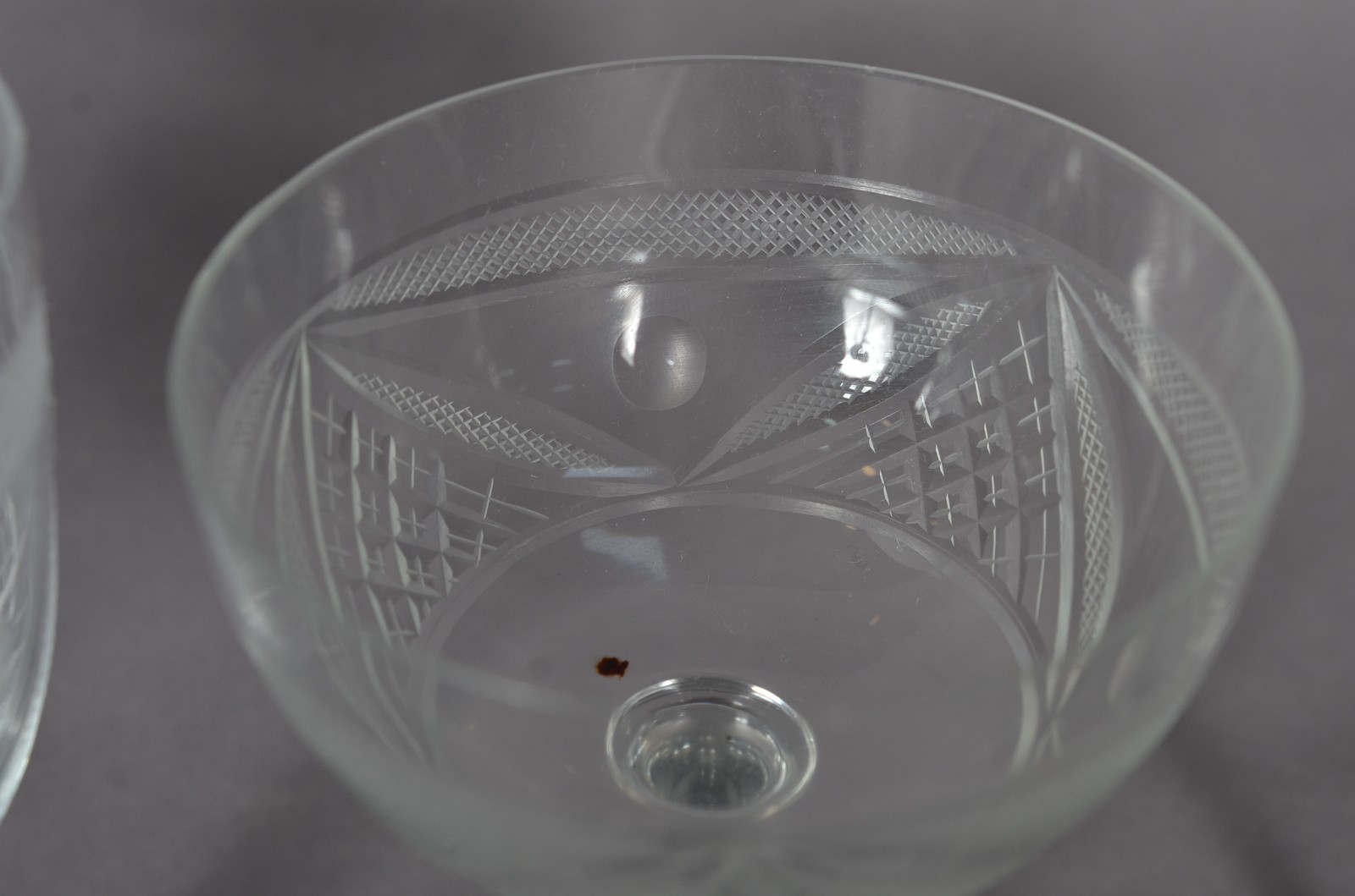 Serviço em cristal lapidado composto de: 6 taças para água, 6 taças... - foto 7 de 8