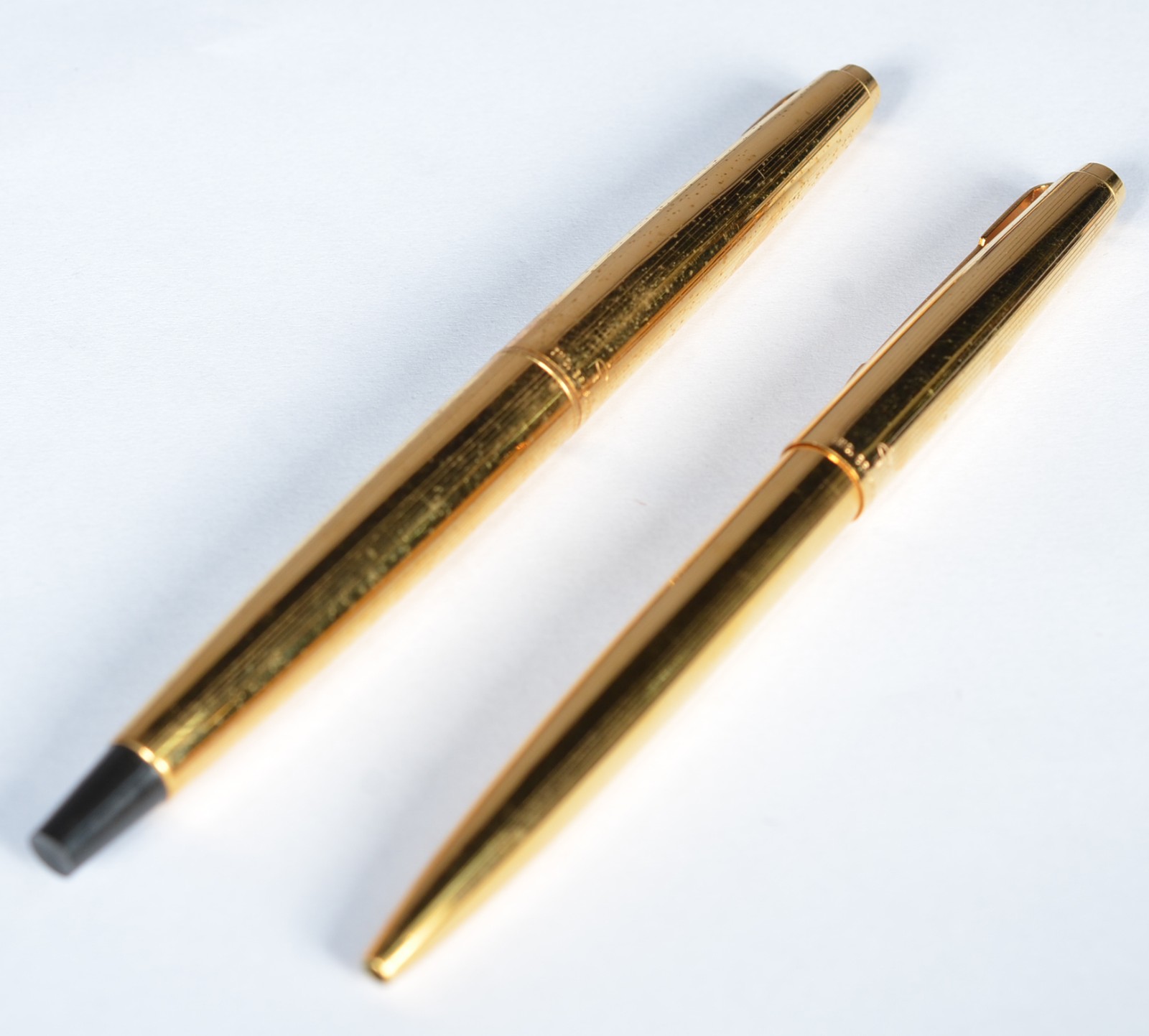 Conjunto de canetas Parker 45, tinteiro e esferográfica, douradas, no... - foto 1 de 11