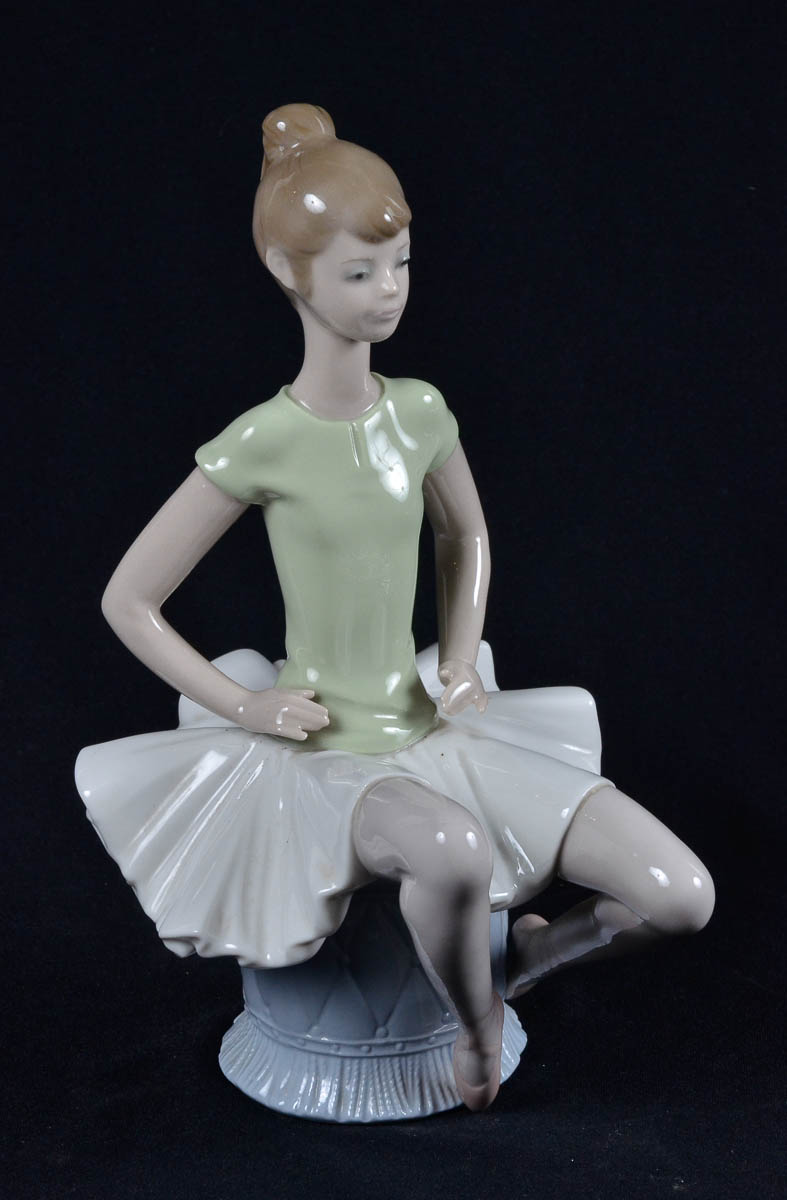 LLADRO - Estatueta de porcelana espanhola repres. Bailarina. alt 22...