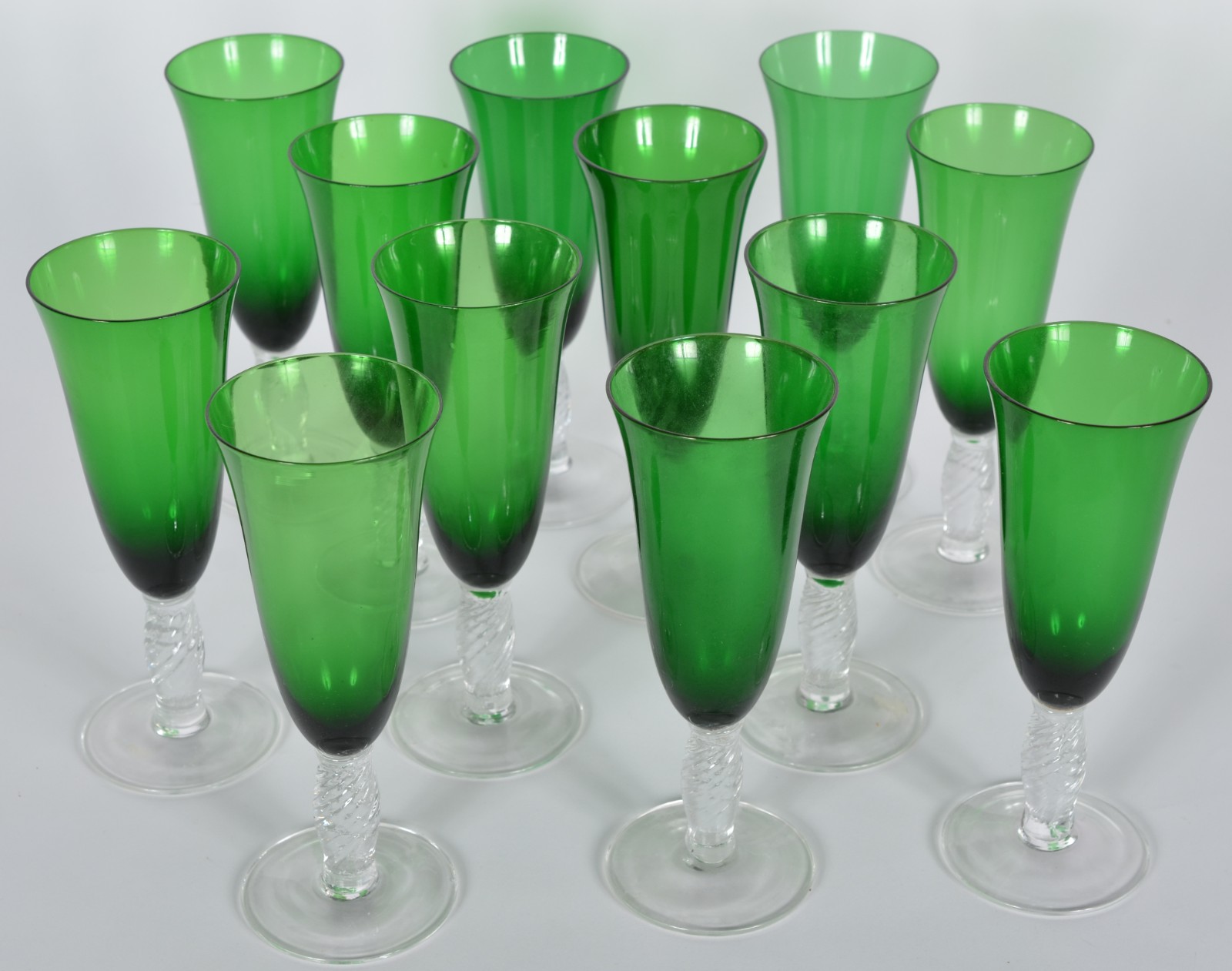 Doze flutes para champagne de cristal na cor verde. - foto 1 de 5