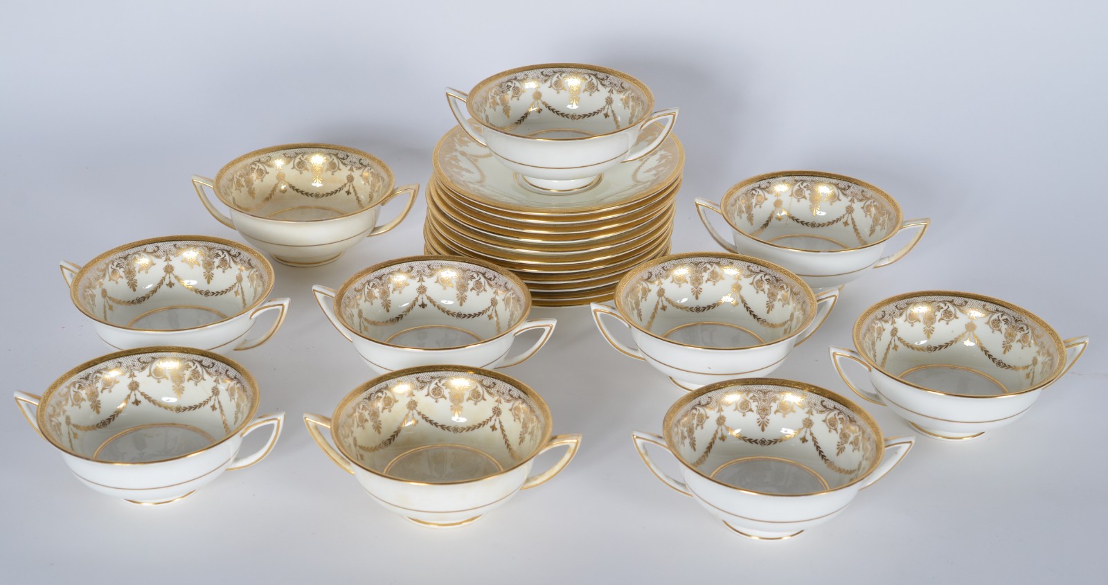 Dez taças para consomé de porcelana inglesa Mintons filetada a ouro... - foto 2 de 9