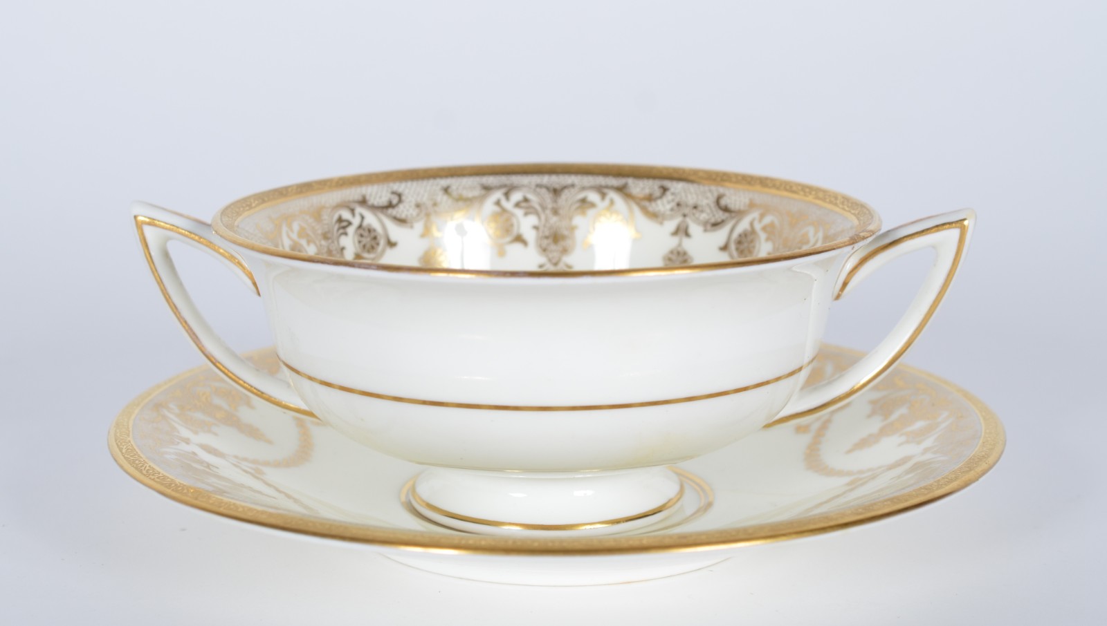 Dez taças para consomé de porcelana inglesa Mintons filetada a ouro... - foto 3 de 9