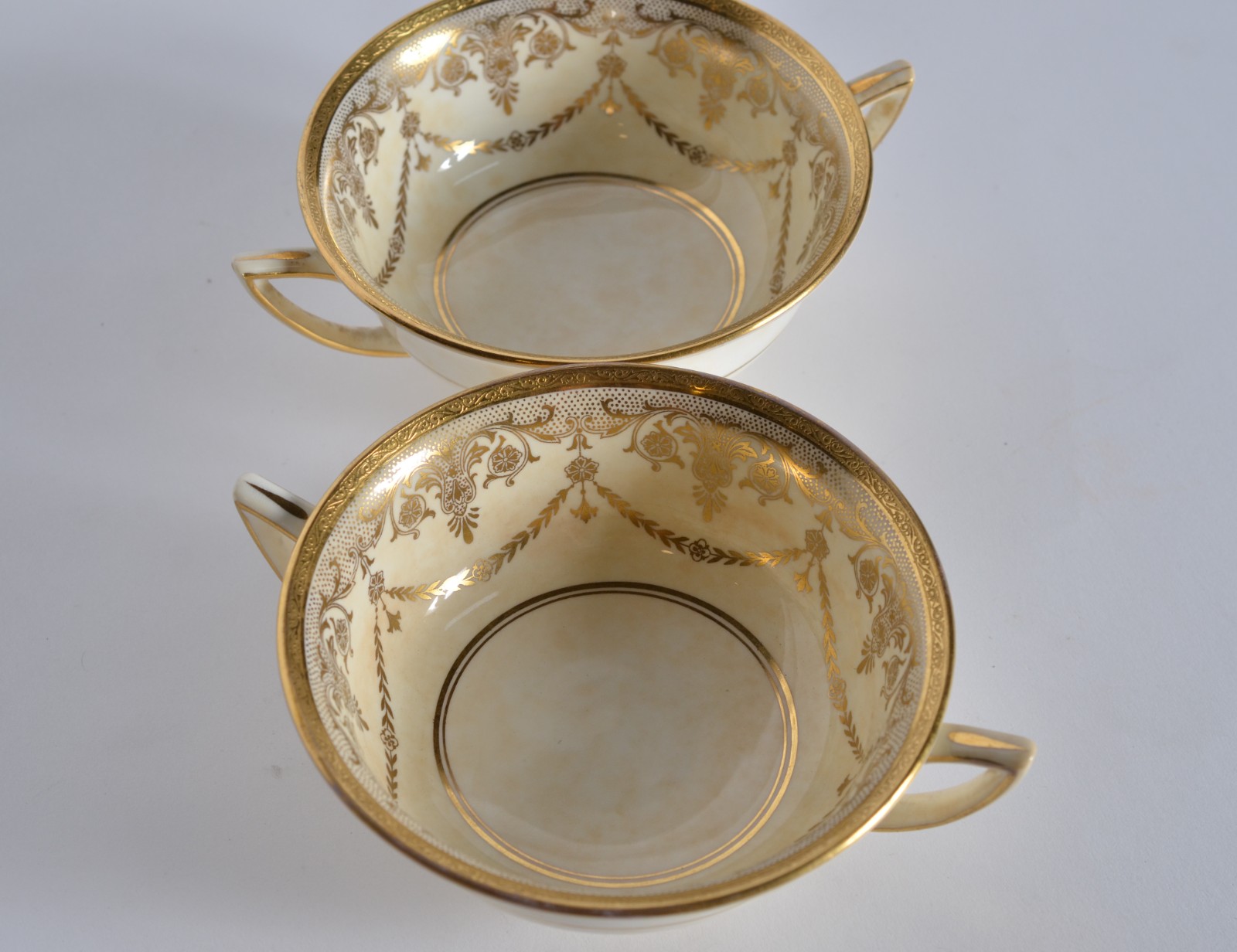 Dez taças para consomé de porcelana inglesa Mintons filetada a ouro... - foto 4 de 9