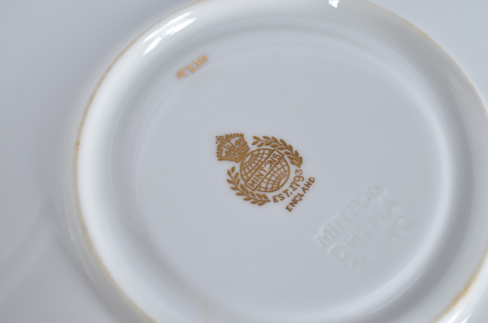 Dez taças para consomé de porcelana inglesa Mintons filetada a ouro... - foto 7 de 9