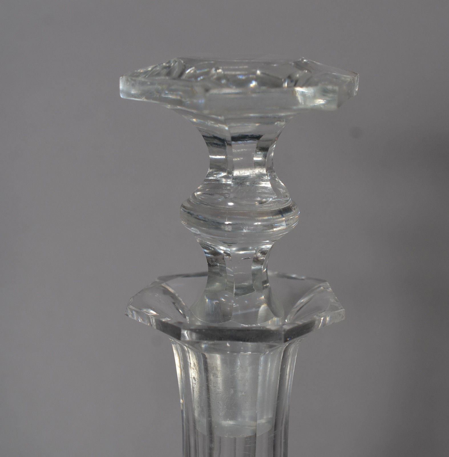 Conjunto de licoreira facetada com 6 cálices de cristal trabalhado... - foto 3 de 9