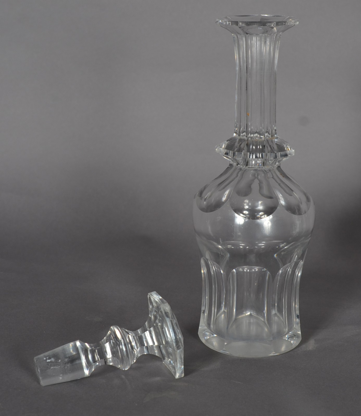 Conjunto de licoreira facetada com 6 cálices de cristal trabalhado... - foto 4 de 9