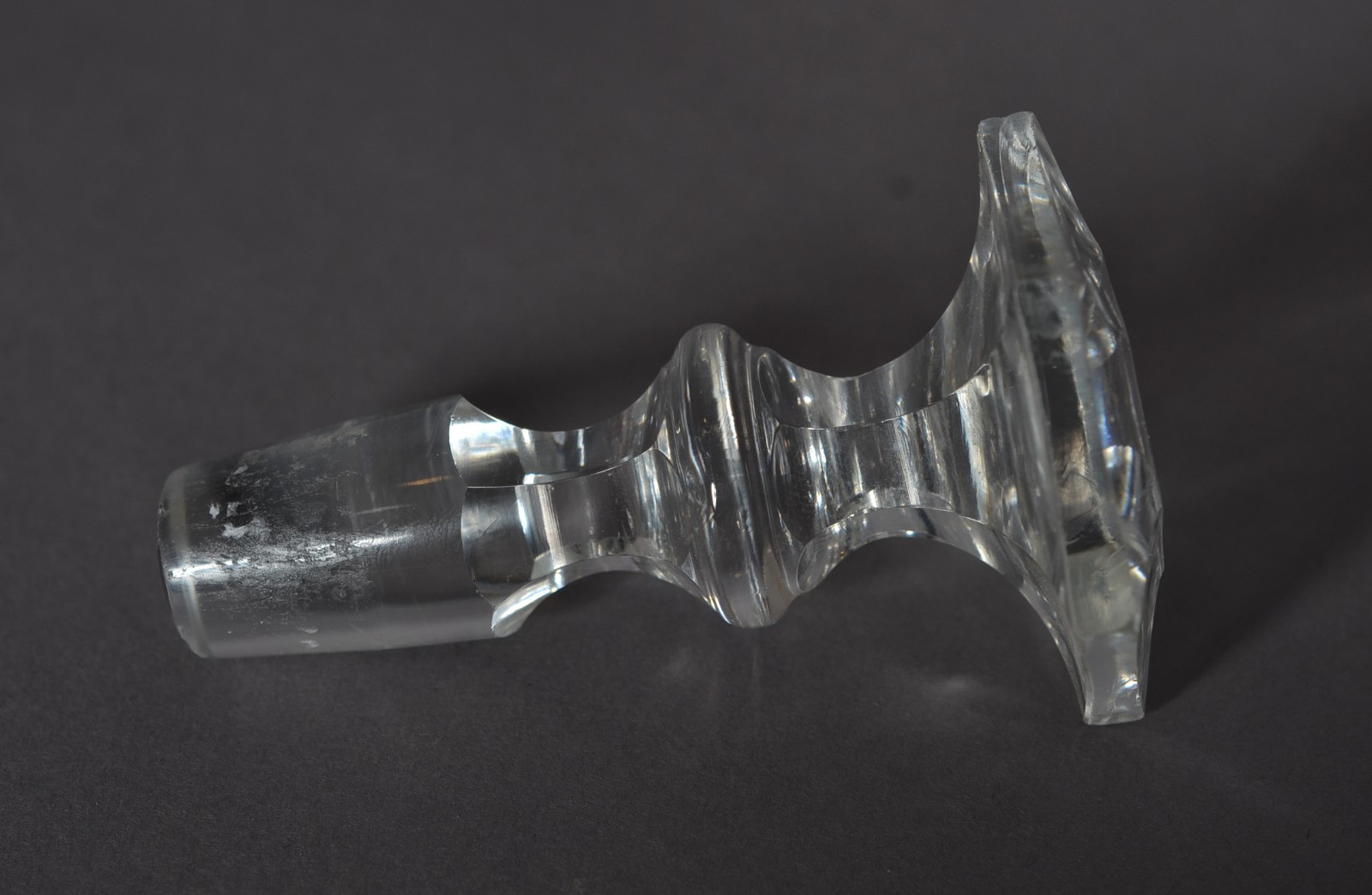 Conjunto de licoreira facetada com 6 cálices de cristal trabalhado... - foto 6 de 9