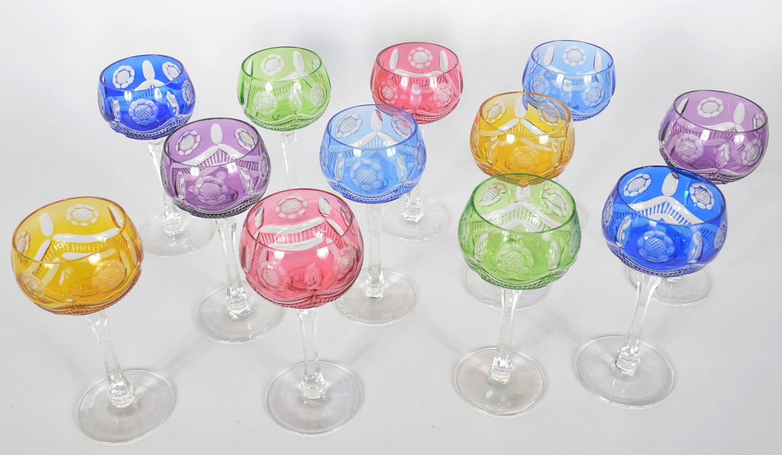 Conjunto com doze cálices para vinho de pé alto em cristal europeu... - foto 2 de 3