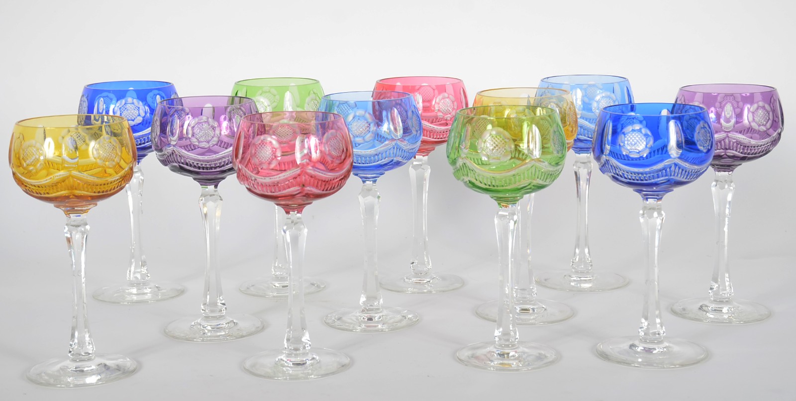 Conjunto com doze cálices para vinho de pé alto em cristal europeu... - foto 1 de 3