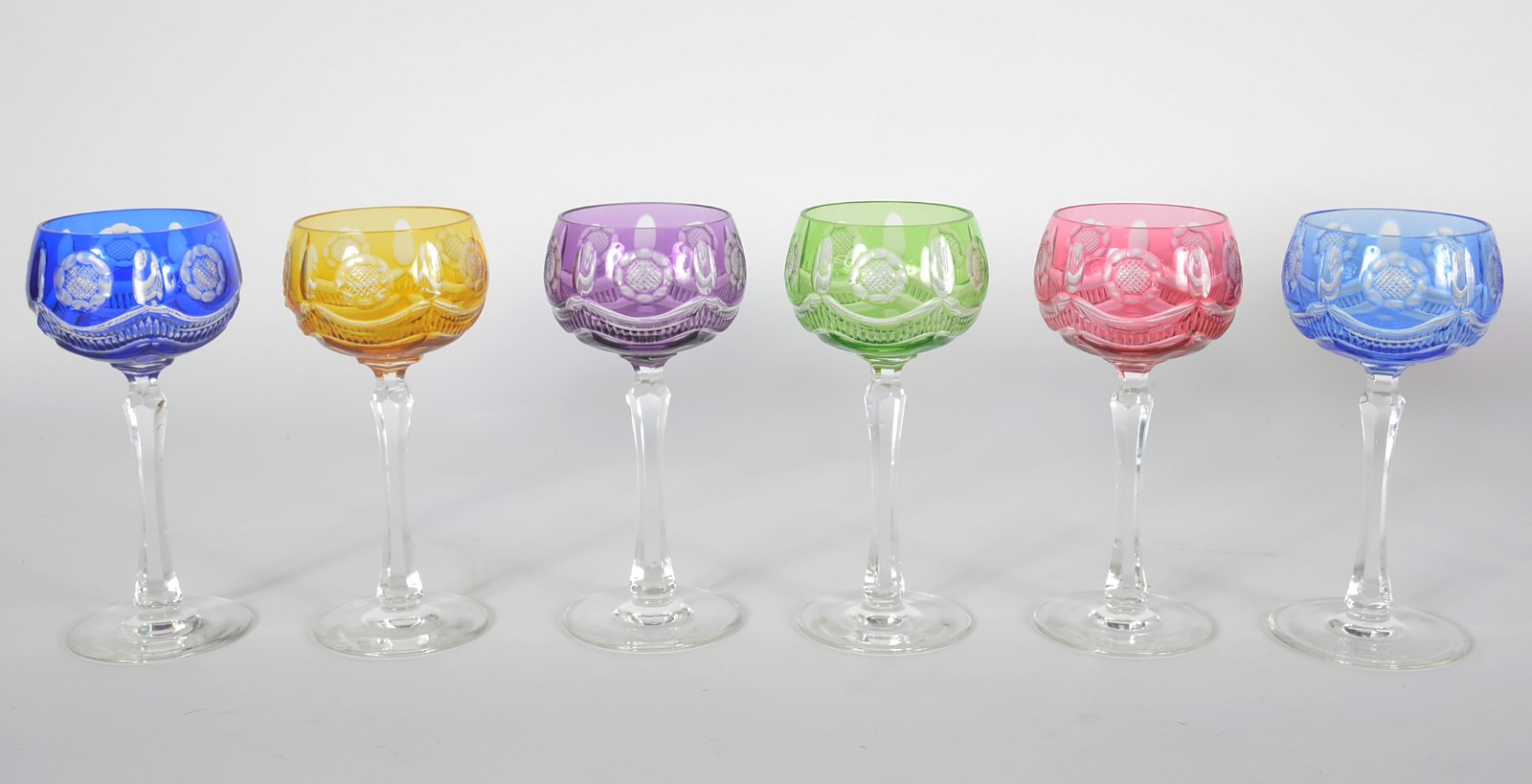 Conjunto com doze cálices para vinho de pé alto em cristal europeu... - foto 3 de 3