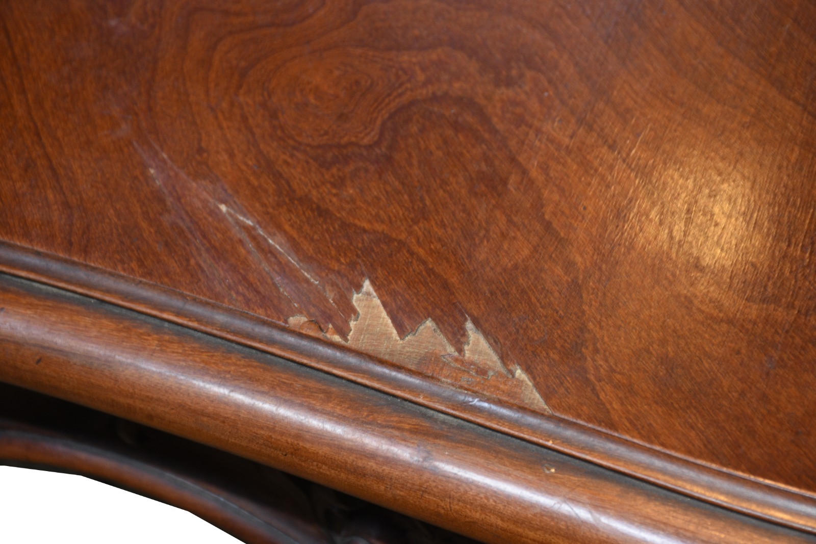 Mesa de jantar de madeira nobre. Acompanham 8 cadeiras com 2 tabuas... - foto 6 de 10