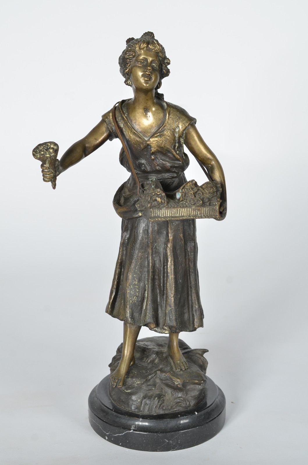Estatueta de bronze. - foto 1 de 8