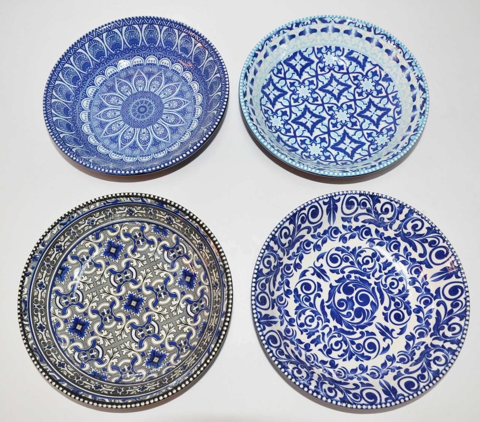 Quatro bowls de cerâmica pintada á mão. - foto 2 de 4