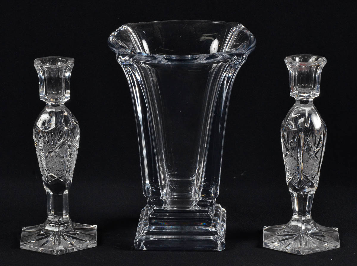 Diversas peças de cristal tcheco, sendo vaso liso quadrado e par de...