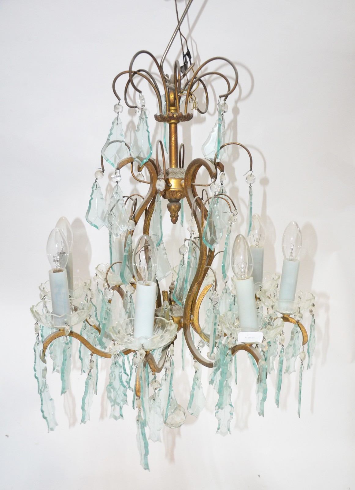 Elegante lustre estilo Versailles de metal dourado com pingentes em... - foto 1 de 5