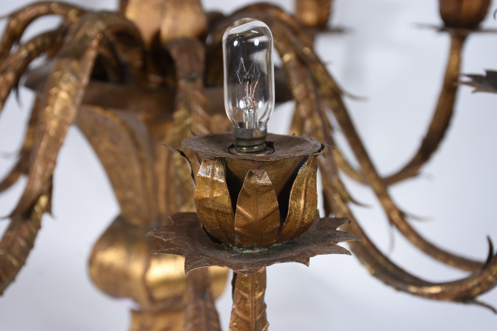 Elegante Lustre de metal dourado na forma de folhas, para 10 luzes... - foto 5 de 6
