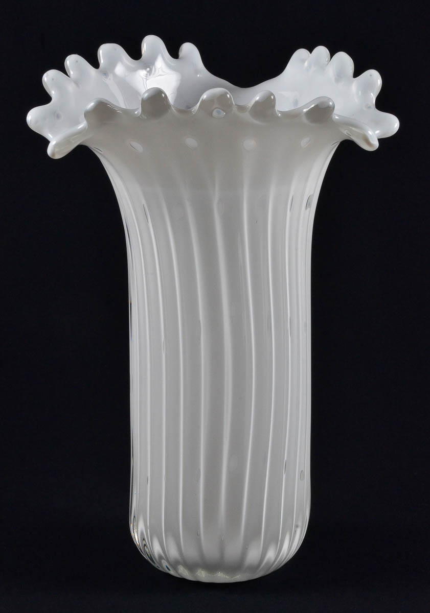 Vaso de murano canelado branco- alt. 40cm, diam. 26cm.