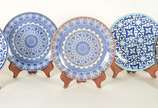 Cerámica Del Río Salado (1969),  - Cinco pratos de cerâmica espanhola decorados com mandalas em tons de azul.