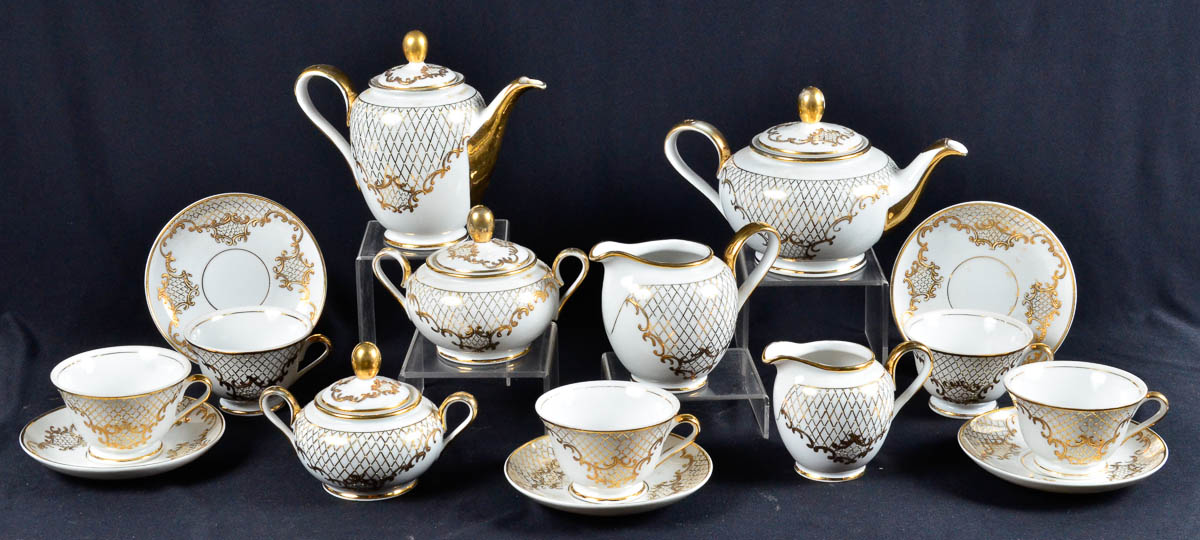 Servico de chá de porcelana MAUÁ branca com frisos dourados comp.de 5...