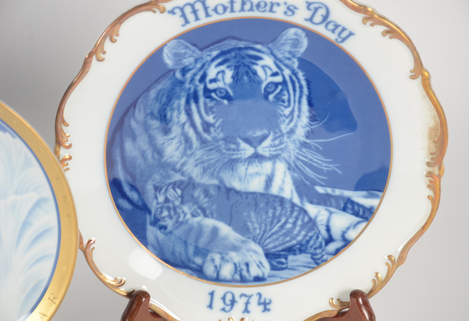 Cinco pratos de porcelana, edições limitadas e comemorativas, sendo... - foto 2 de 10