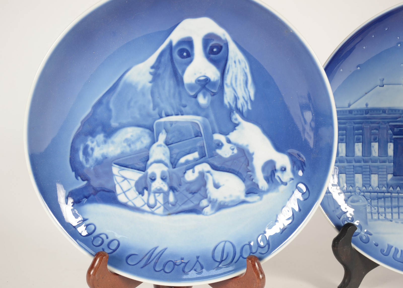 Quatro pratos de porcelana dinamarquesa, decorados com temas... - foto 4 de 10