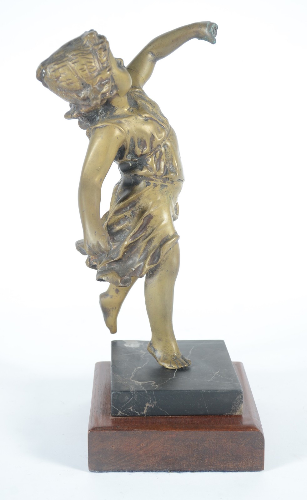 Escultura de bronze representando figura de criança. - foto 4 de 8