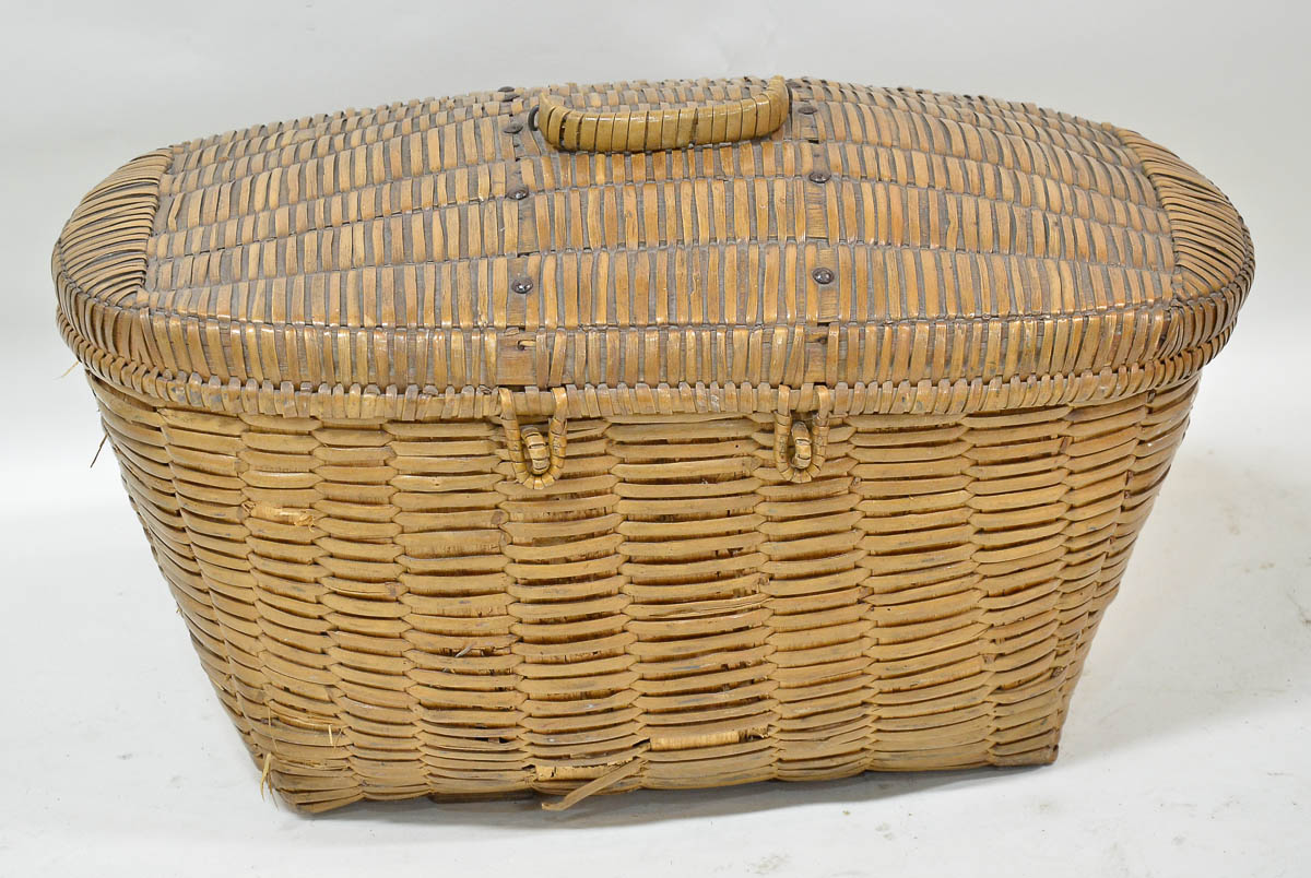 Antigo cesto de palha- alt 32cm - larg. 58cm