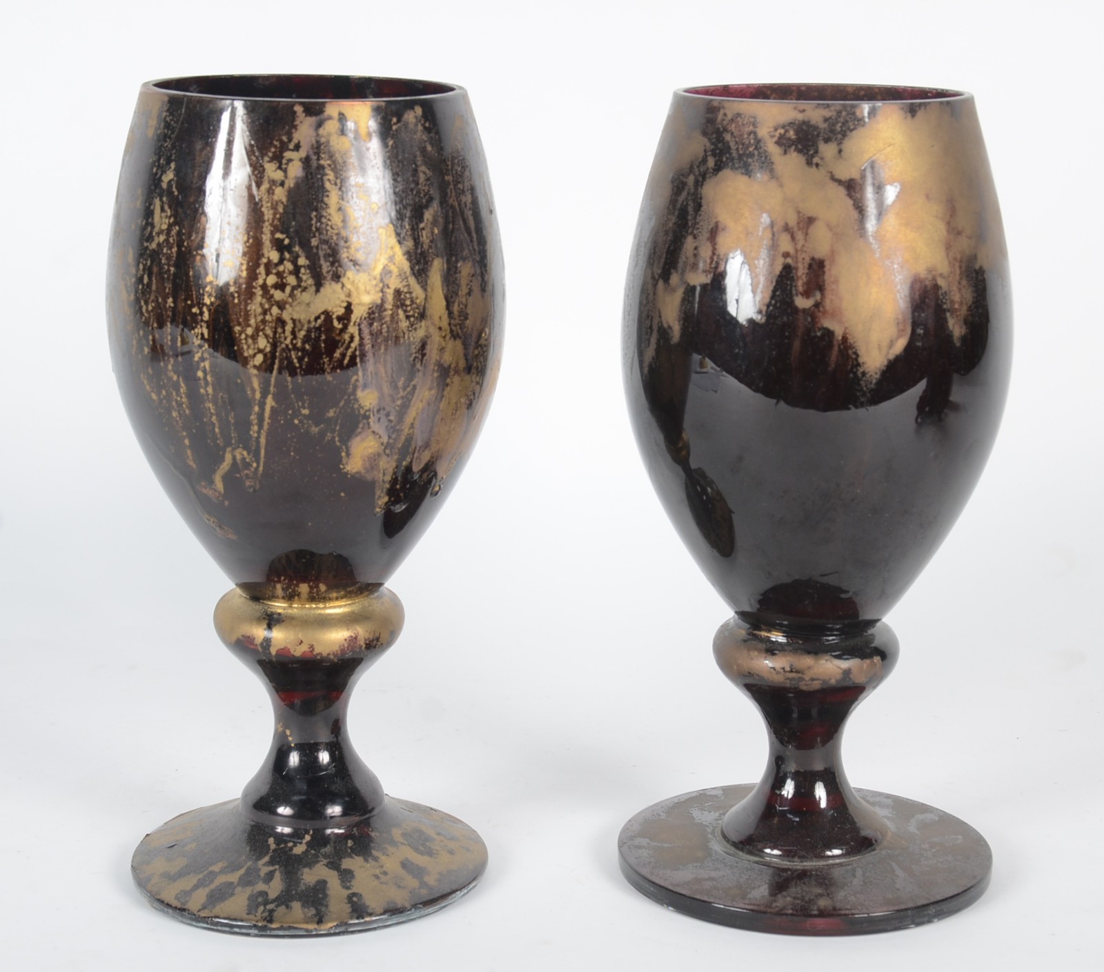 Par de vasos de vidro decorativo pintado. Pequenas partes descascando. - foto 1 de 8