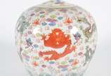 Potiche de porcelana oriental decorado com drag... - Potiche de porcelana oriental decorado com dragões em policromia.