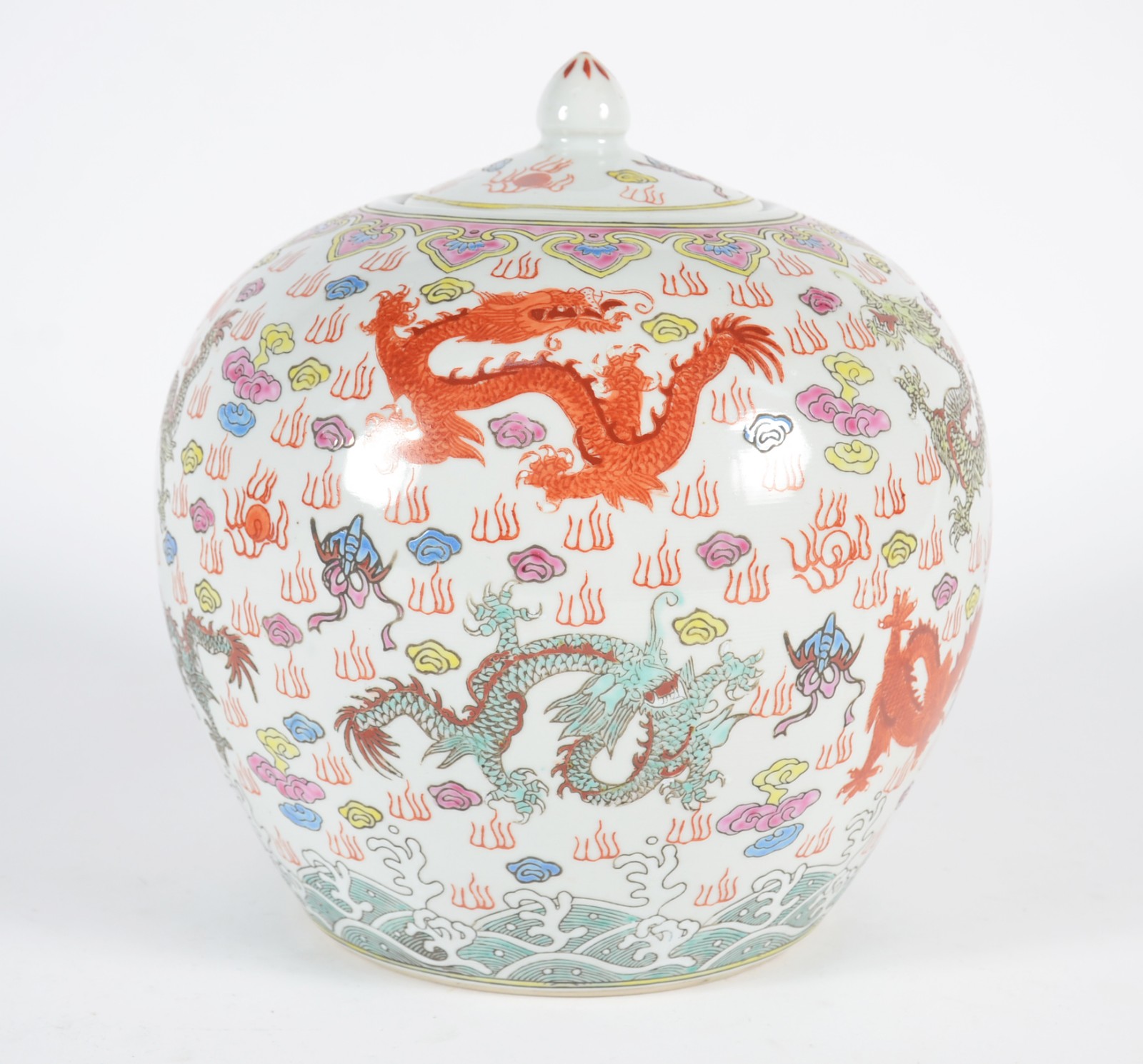Potiche de porcelana oriental decorado com dragões em policromia. - foto 2 de 7