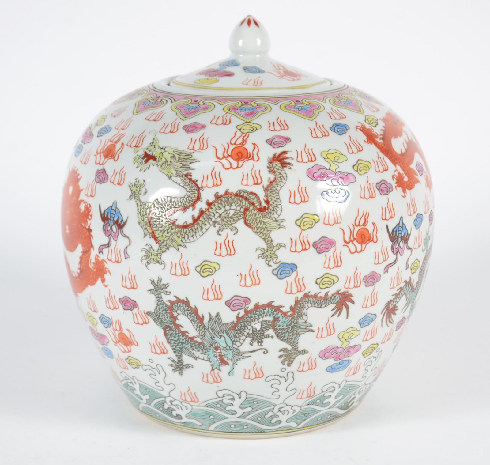 Potiche de porcelana oriental decorado com dragões em policromia. - foto 3 de 7