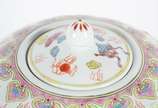Potiche de porcelana oriental decorado com drag... - Potiche de porcelana oriental decorado com dragões em policromia.