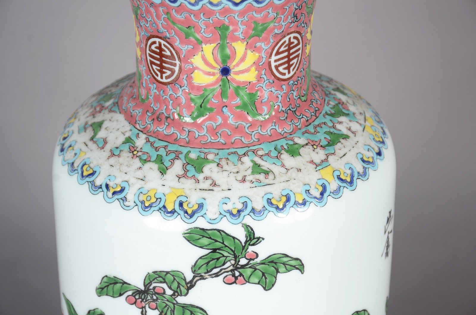 Vaso de porcelana oriental decorado com pássaros e folhagens em... - foto 4 de 10