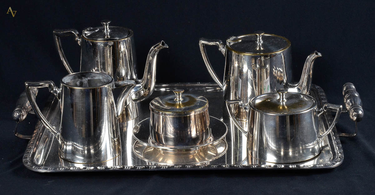 Baixela de metal prateado para chá e café, comp.de bandeja, 2 bules...