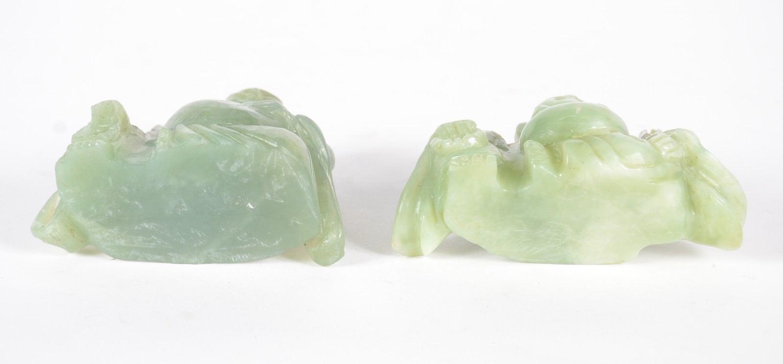 Duas esculturas de jade representando figuras de Buda. - foto 3 de 6