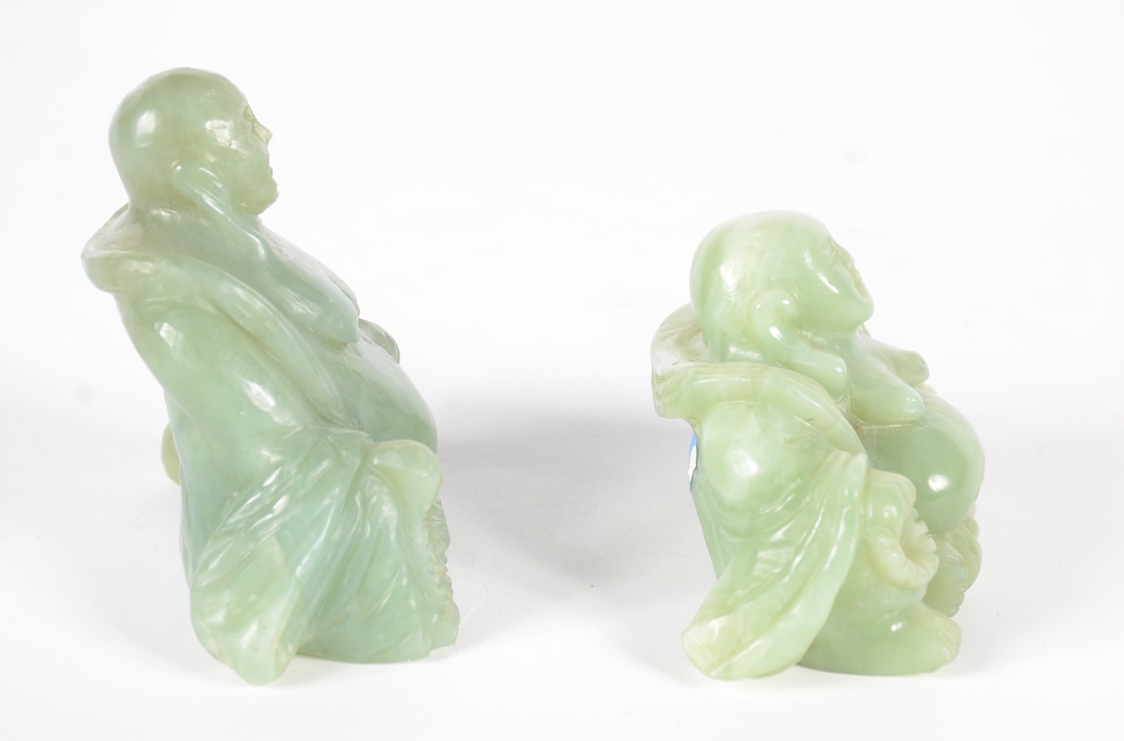 Duas esculturas de jade representando figuras de Buda. - foto 4 de 6