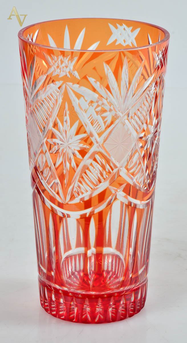 Vaso de cristal lapidado doublé laranja. alt. 21cm, diam. 10cm.