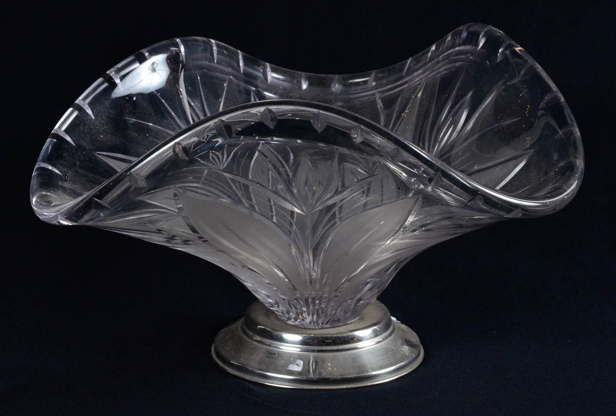 Fruteira de cristal c/ base de metal. alt 20cm.