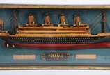 Quadro decorativo representando o navio Titanic... - Quadro decorativo representando o navio Titanic e sua história.