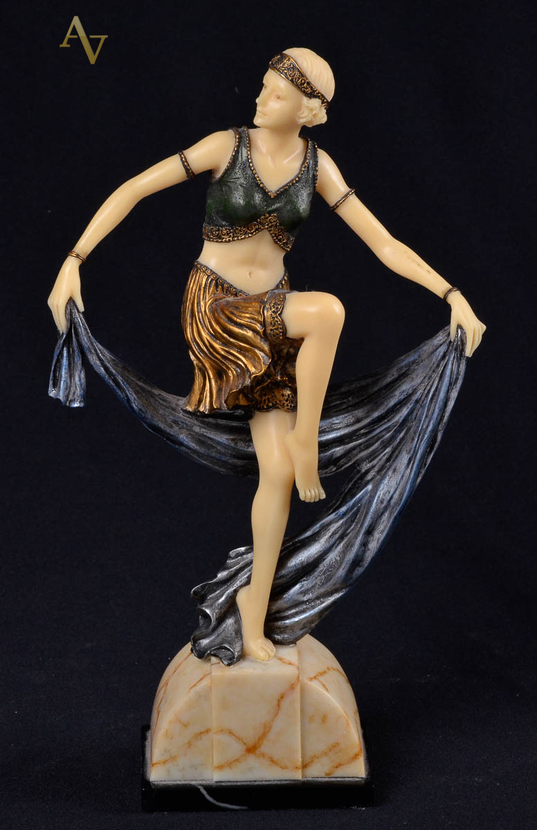 Estatueta estilo Art Deco repres. Dançarina, base assinada Veronese...