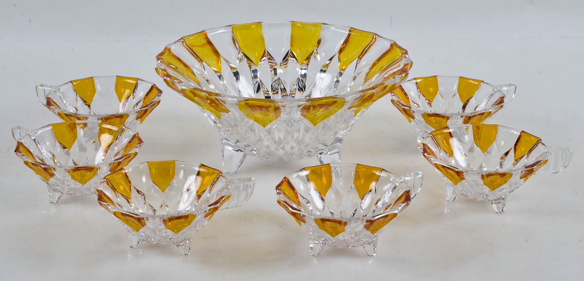 Saladeira com 6 bowls de cristal double amarelo. Diam.23 cm.