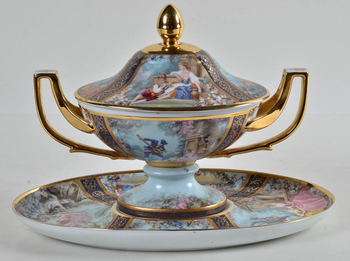Sopeira c/ presentoir em porcelana D. PEDRO. (med.presentoir 25 x 40...