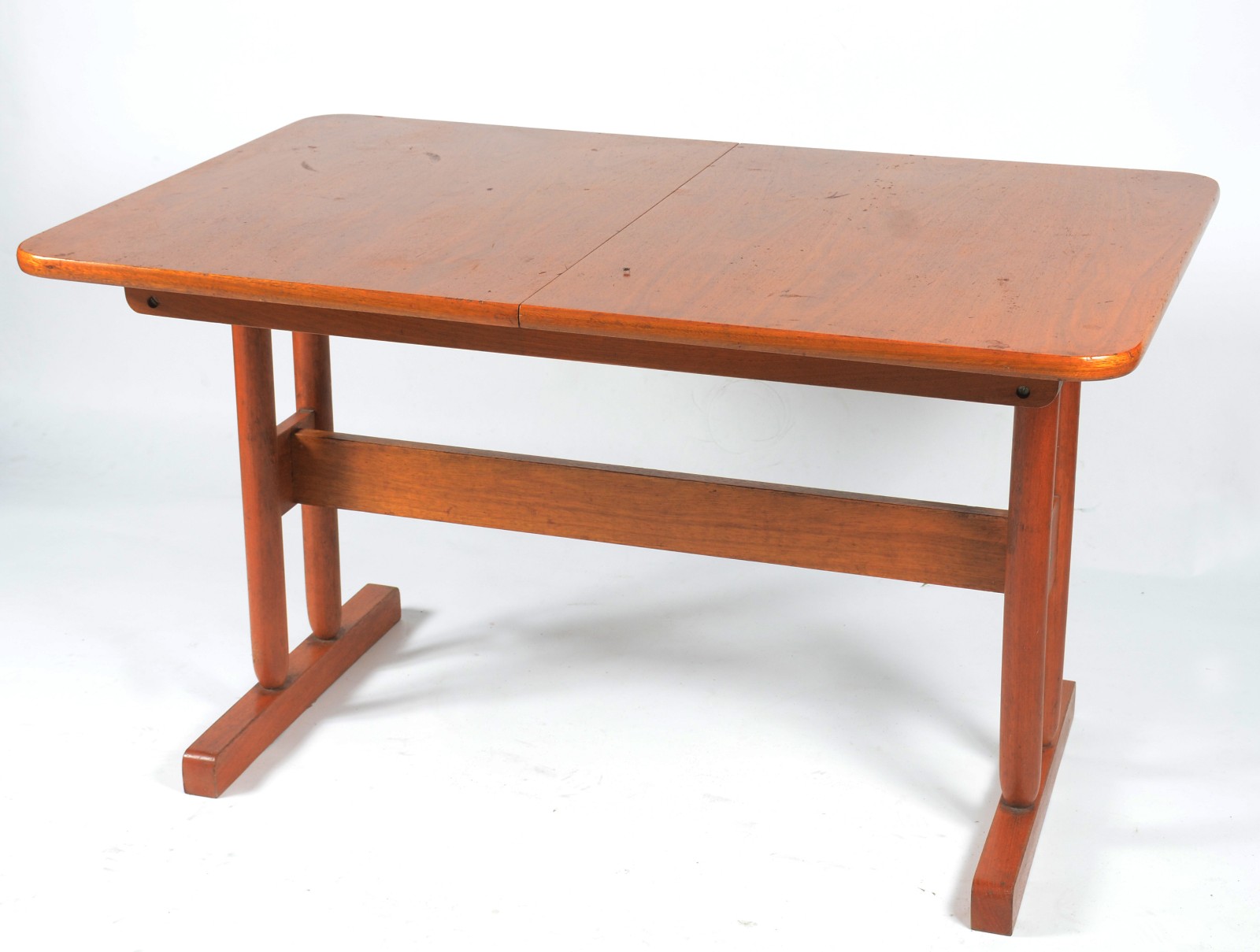 Mesa de madeira nobre com uma tabua extensora (85 cm x 40 cm)... - foto 3 de 10