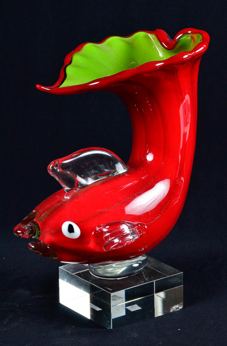 Vaso colorido de murano, representando peixe. alt 29cm, larg 16cm.