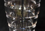 Vaso de cristal europeu lapidado em frisos, alt... - Vaso de cristal europeu lapidado em frisos, alt. 22 cm.