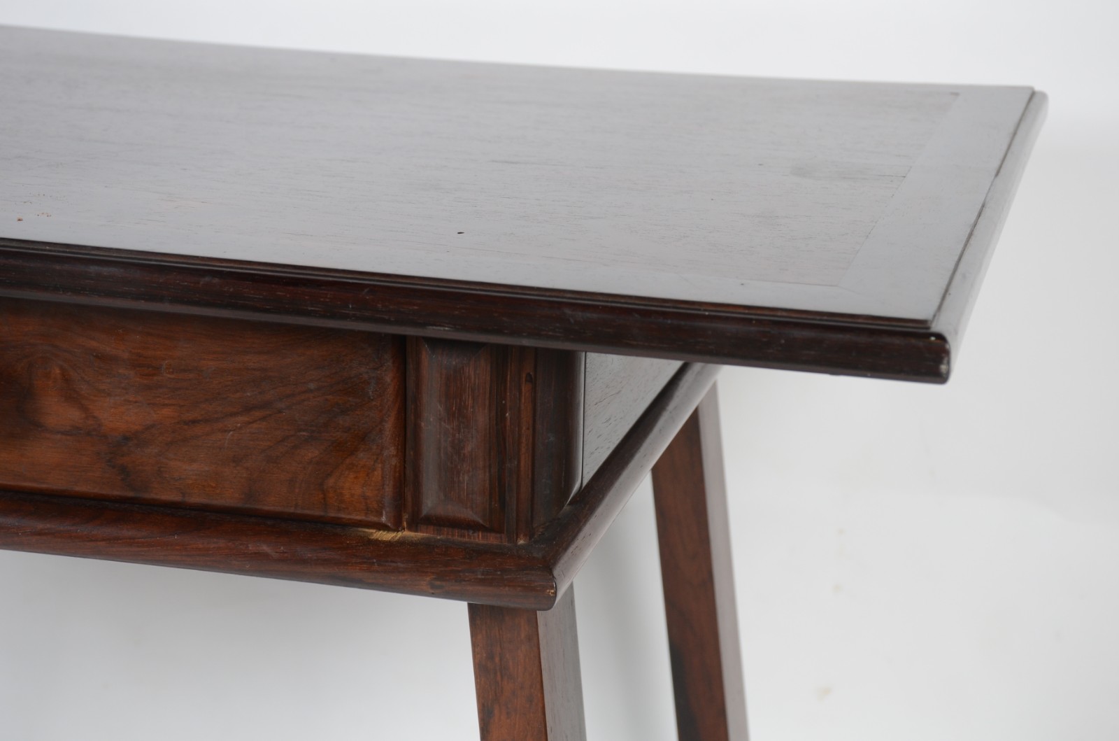 Mesa de escritório em jacarandá com 2 gavetas, tampo retangular e... - foto 4 de 7