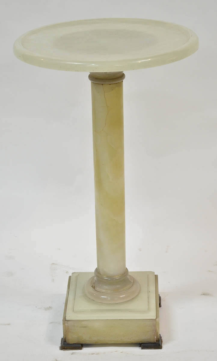 Coluna de alabastro, alt. 72 diam.40 cm.