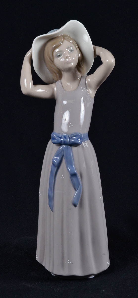 LLADRO - Estatueta de porcelana espanhola repres. Moca c/ chapéu e...
