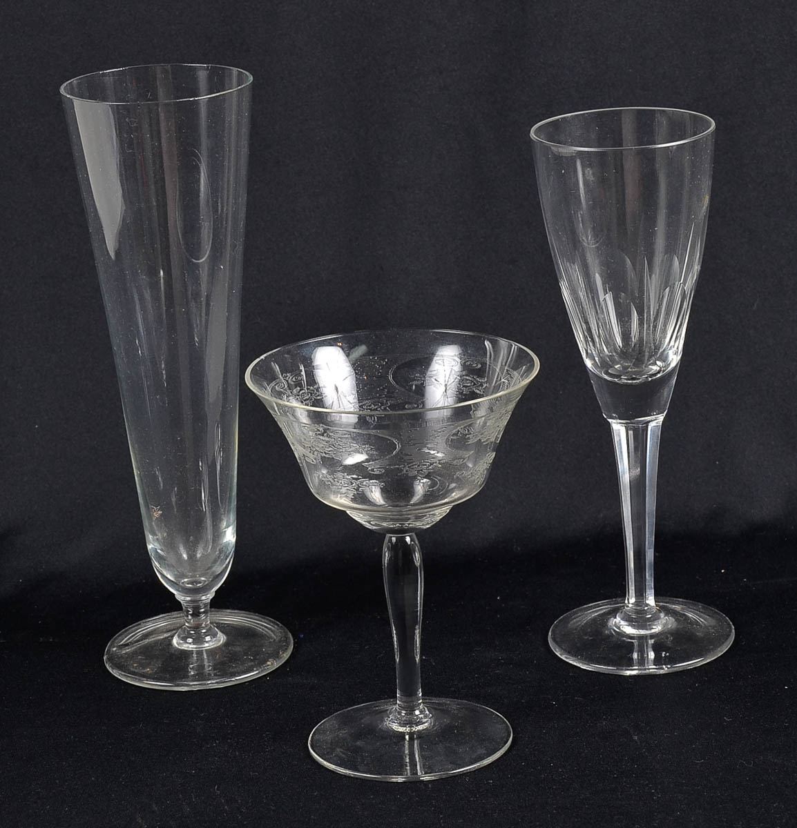 Serviço de cristal comp.de 11 flutes, 8 para vinho, 9 para licor...